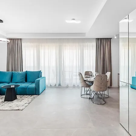Jrr Frontsea In Axxis Nova Apartment